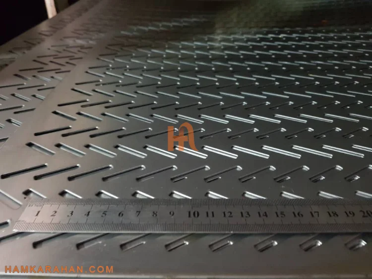 ورق پانچ متال در نمای ساختمان